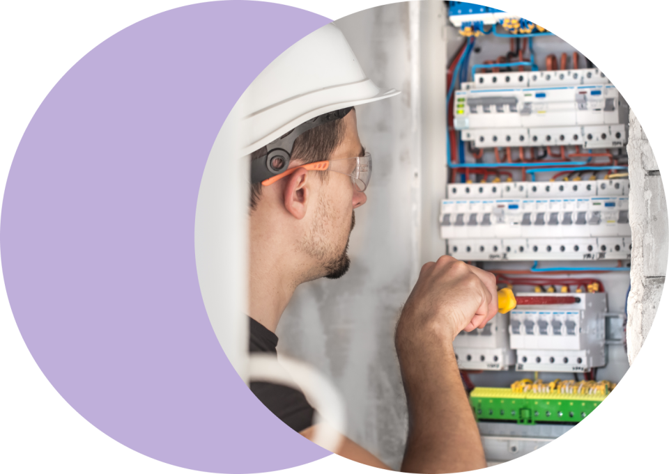 Técnico en electricidad de ITEP